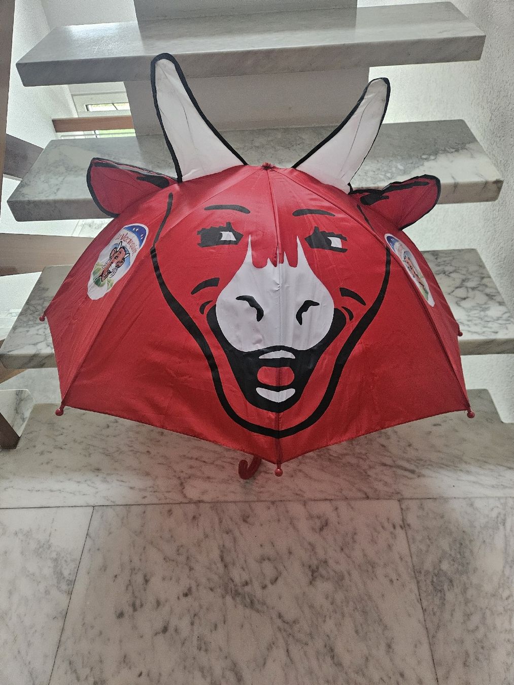 Altro per bambini: Kinderregenschirm "La vache qui rit"  – Usato da Cham venduto da Fischli84
