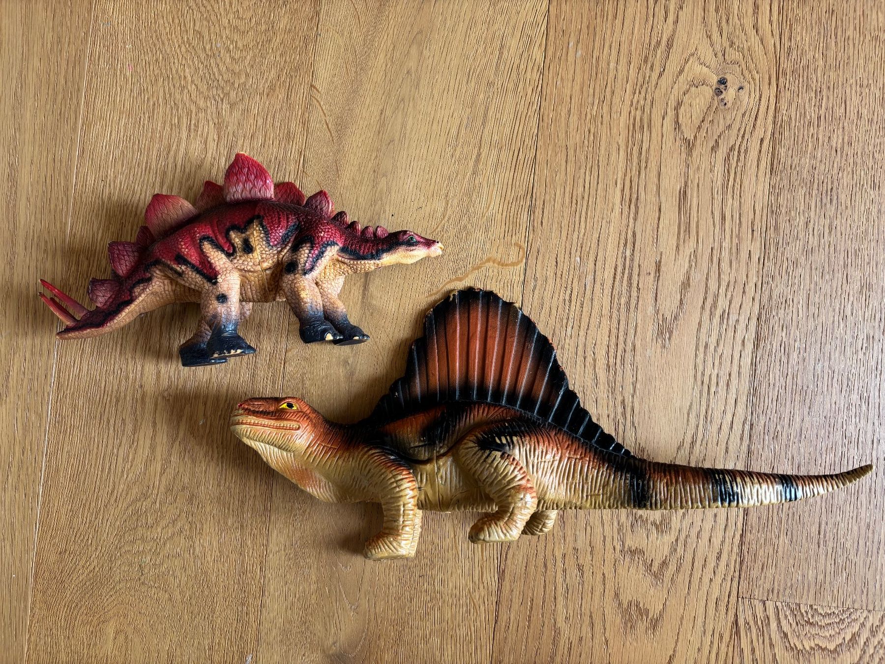 Giocattoli: 2 Dinosaurier Figuren, Grösse 23 und 33 cm – Usato da Rain venduto da ali_t2vz