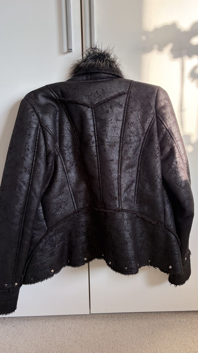 Guess Giacche: Guess Jacke schwarz gefüttert – Usato da St. Gallen venduto da flaviice 2