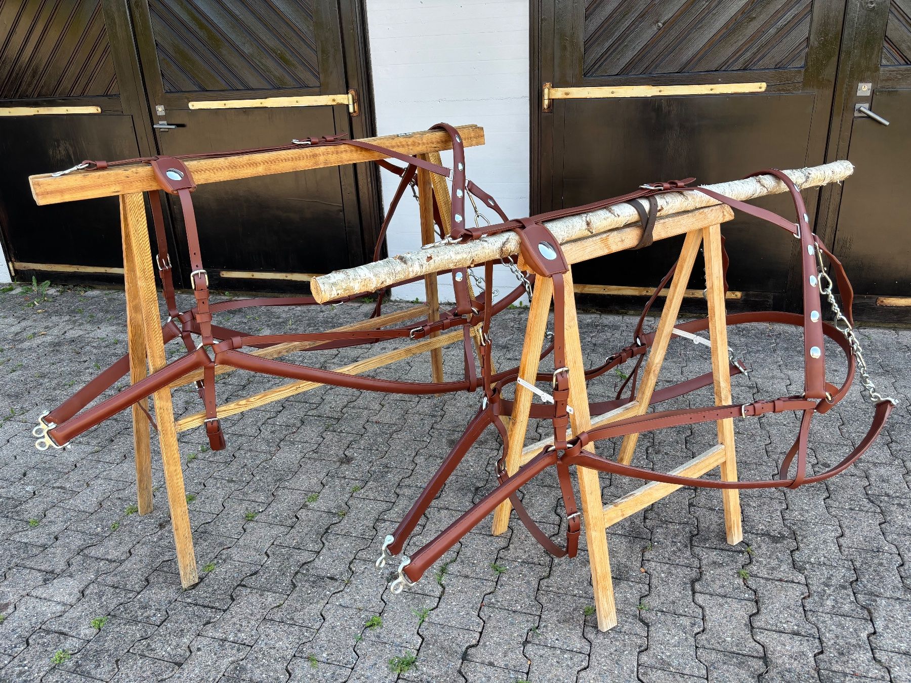 Calèches: 2 schöne braune Bündnergeschirre – D'occasion à Feldbach par Fea1 2