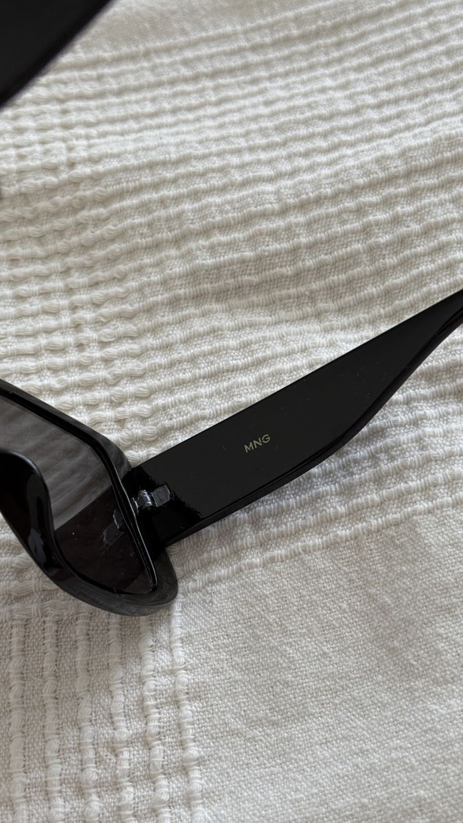 Mango Occhiali & Lenti: Sunglasses square frame black like new condition – Nuovo (secondo la descrizione) da Zürich venduto da ana_782l 1