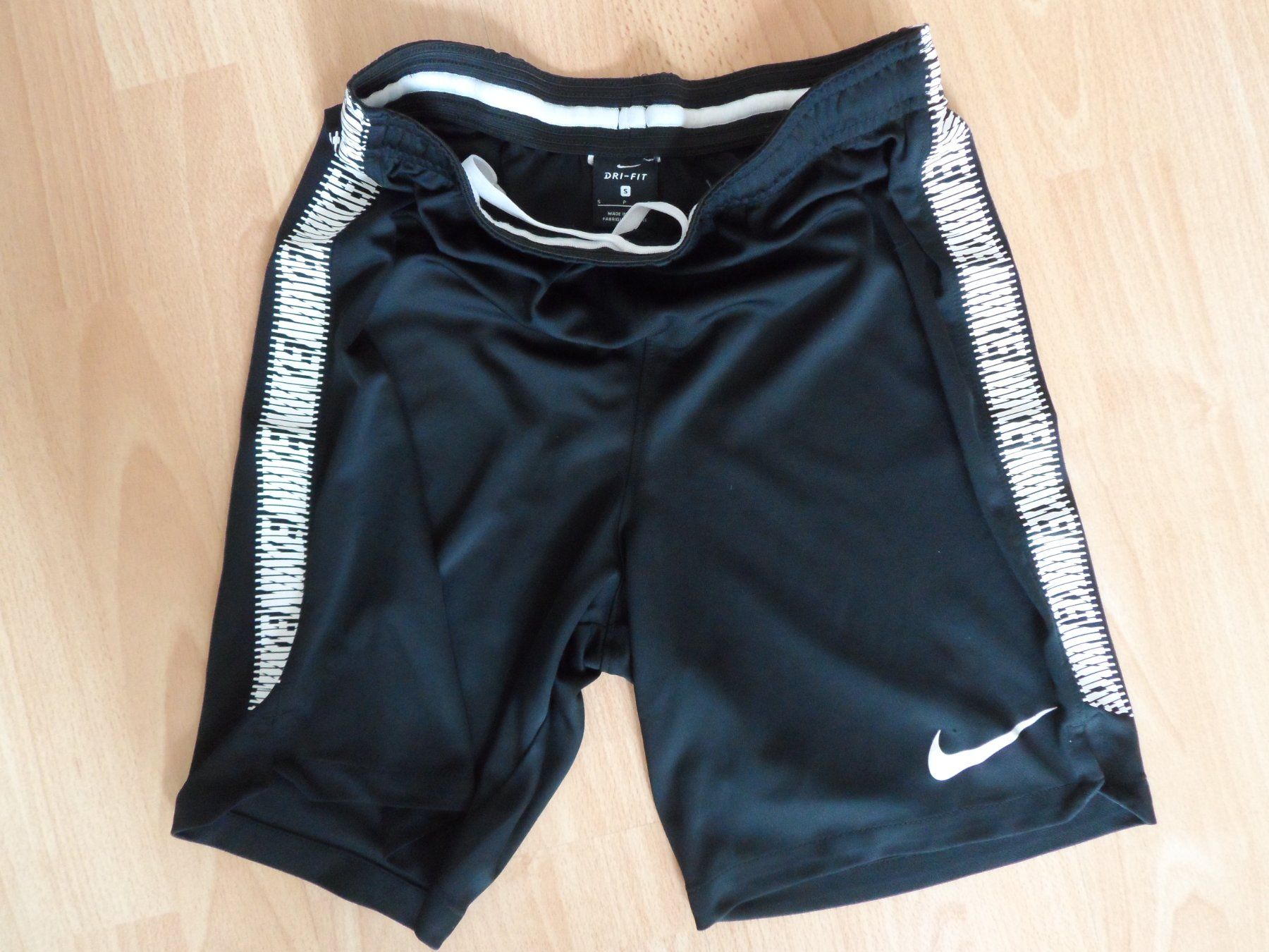 Nike Pantaloni: ***** NIKE Trainingshose Gr S ***** – Usato da Therwil venduto da Hcd1919