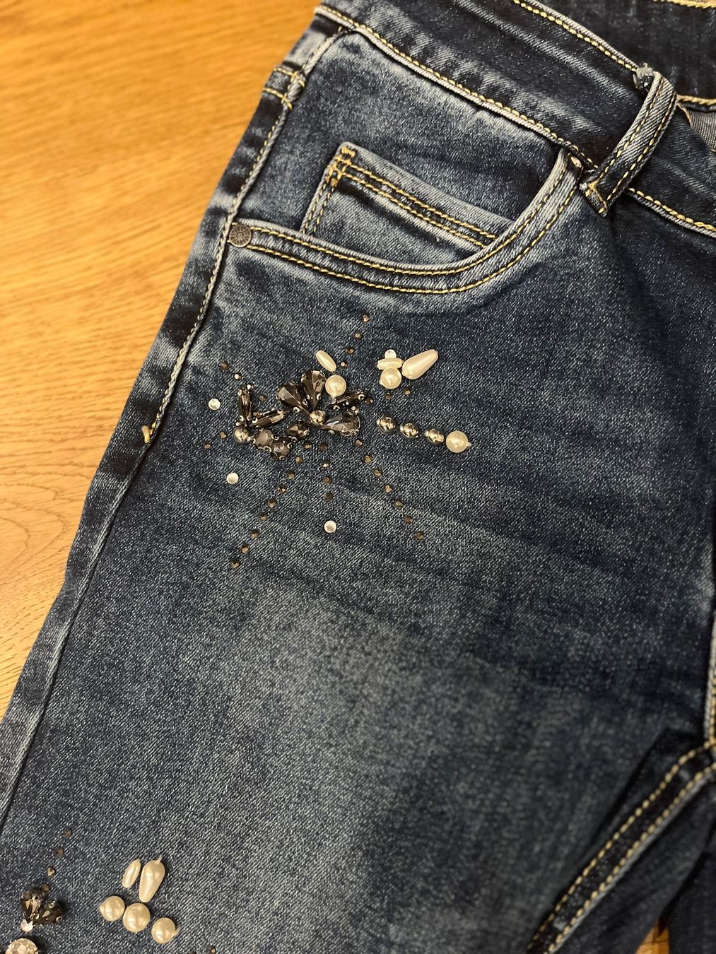 Jeans: Neue Jeans mit Strasssteinen Gr.36 – Nuovo (secondo la descrizione) da St.Gallen venduto da Monrose 3