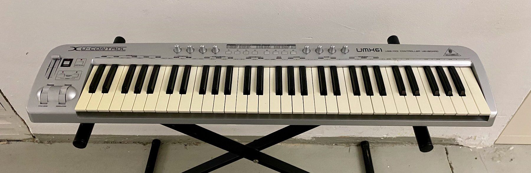 Behringer Strumenti musicali: Behringer U-CONTROL UMX61 Midikeyboard – Usato da Dietikon venduto da Ilsru 2