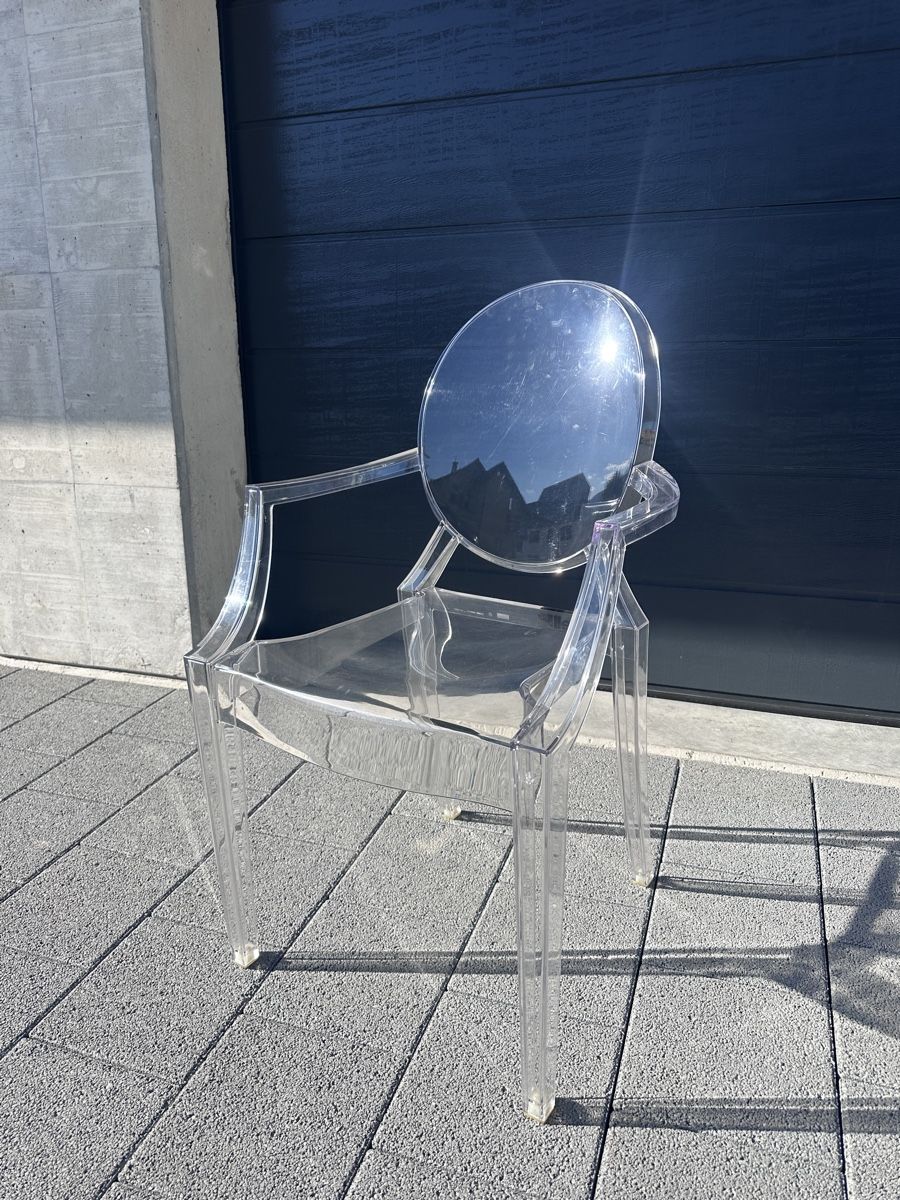 Kartell Stühle: Esstuhl Kartell - Louis Ghost – Gebraucht aus Gampelen von Outbid