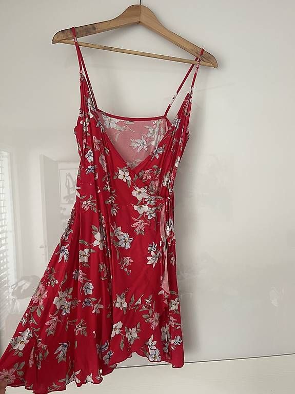 H&M Kleider: Neues H&M Kleid in Größe 38 – Neu (gemäss Beschreibung) aus Zürich von michaela_2024