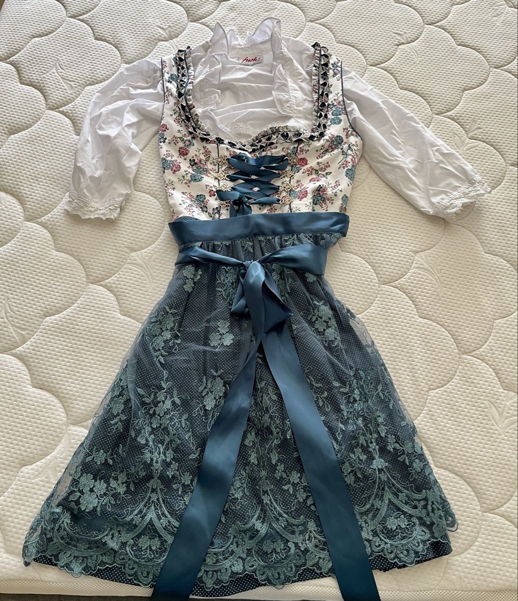 Robes: Dirndl – D'occasion à Aarburg par Juere8