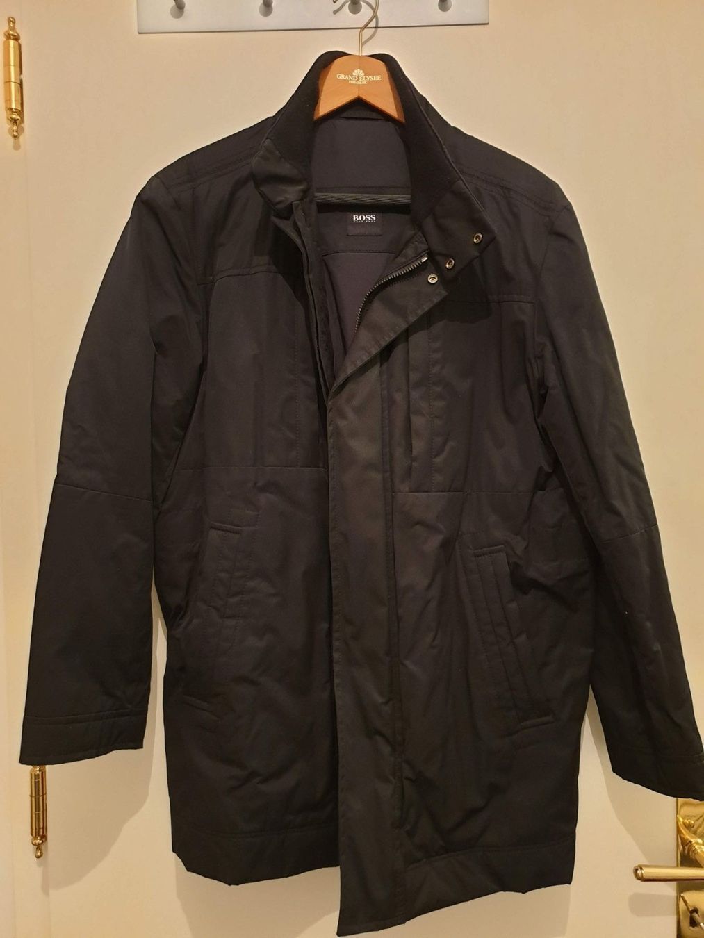 Hugo Boss Cappotti: Hugo Boss Wintermantel schwarz 46 – Usato da Bolligen venduto da sweet_volcano
