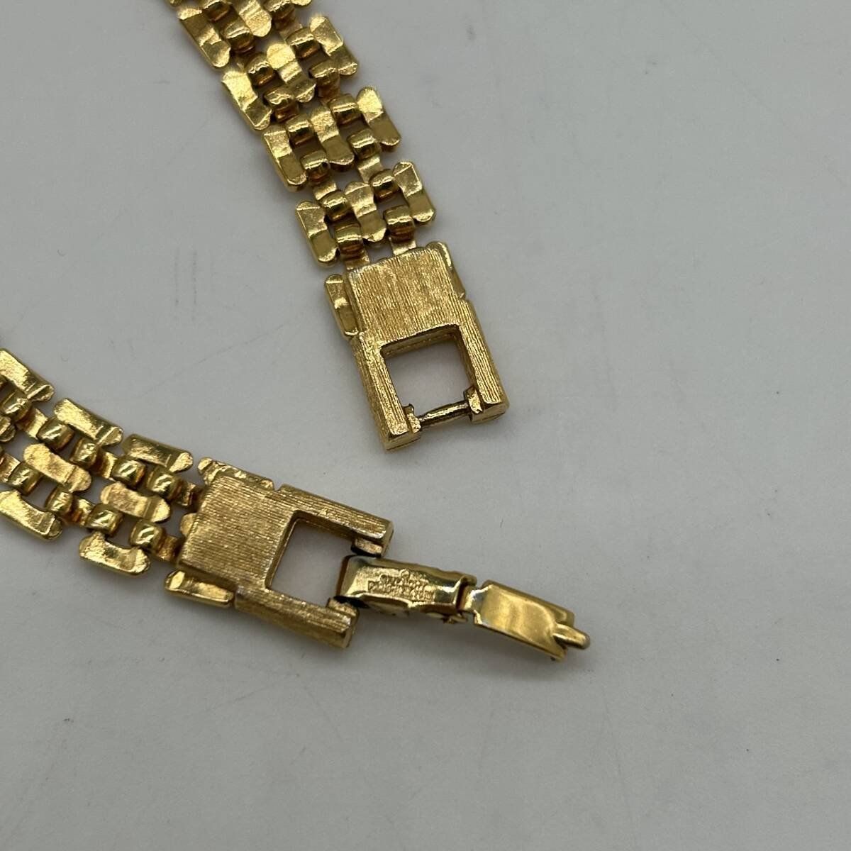 Givenchy Bracciali & Braccialetti: Givenchy Armband goldfarben mit Strass GG Logo – Usato da Winterthur venduto da Dejv 6