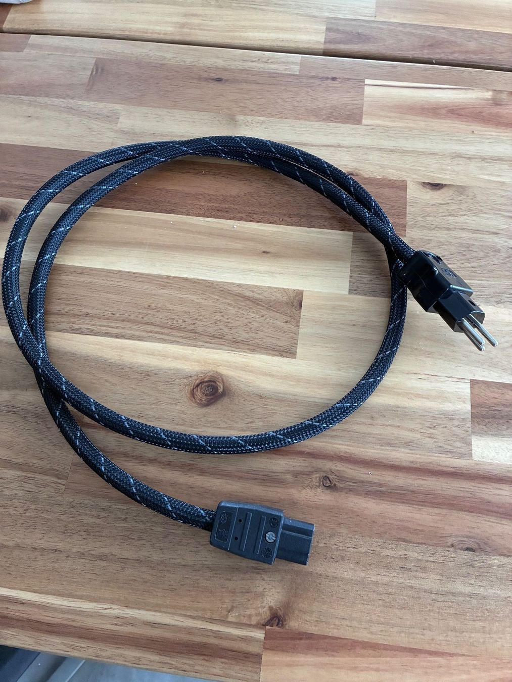 Cavi: Hochwertiges Netzkabel 1.5m – Usato da Ottikon venduto da Gravis