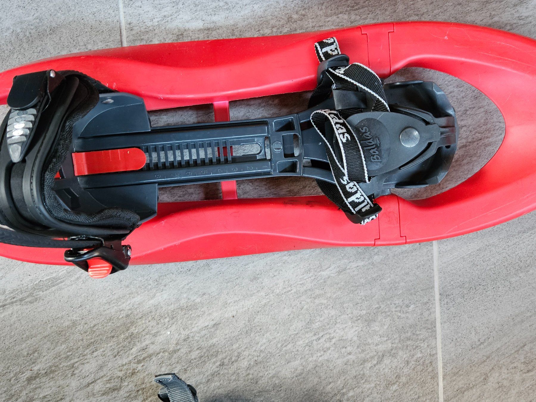 Skis: Schneeschuhe Baldas rot mit Tasche. – Gebraucht aus Flamatt von 22oderso 2