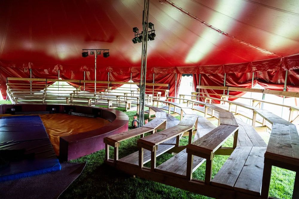 Zirkuszelt - 15m rund, mit Stork Anhänger, Tribüne - Zirkus (Gebraucht ...