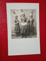 Interessante Photokarte mit Jungen im Pierrot Kostüm