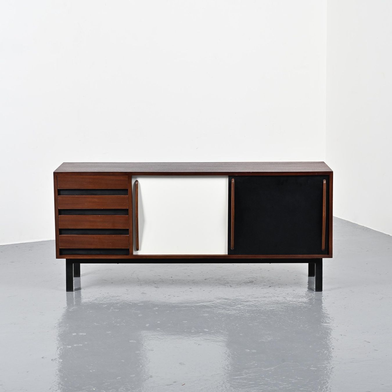 Credenze: Sideboard par Charlotte PERRIAND, édition Steph SIMON  1956 – Usato da VILLEURBANNE venduto da PATEREDELAGANDOUZE 1