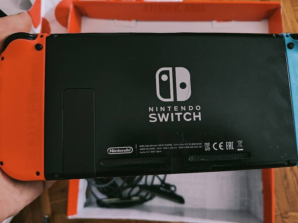 Consoles: Nintendo switch 32go  – D'occasion à La Chaux-de-Fonds par Honit 1