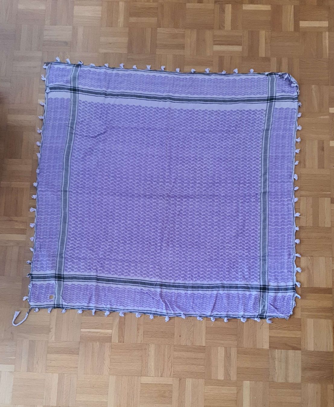 Foulards, Tücher & Schals: Keffiyeh Schal lila mit Fransen  – Gebraucht aus Winterthur von LaRoque