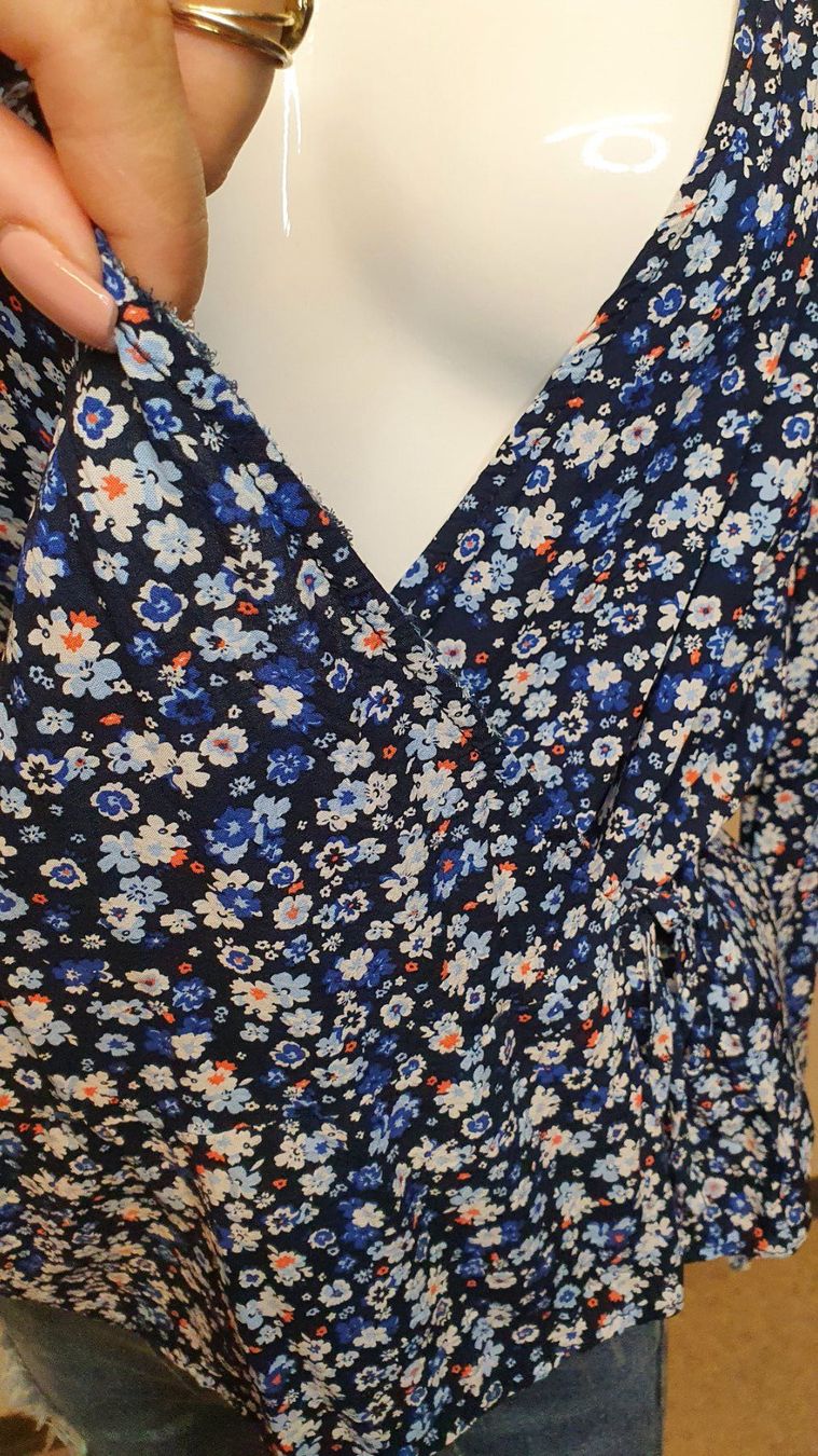 Camicette: 🌺Blouse Größe L🌺 – Usato da Wald ZH venduto da CapLux 2