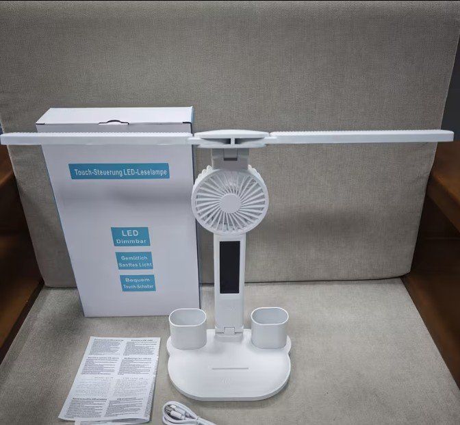 Lampade: LED Schreibtischlicht mit Ventilator und Uhr – Nuovo e nell'imballaggio originale da Grosshöchstetten venduto da asi_qp5q