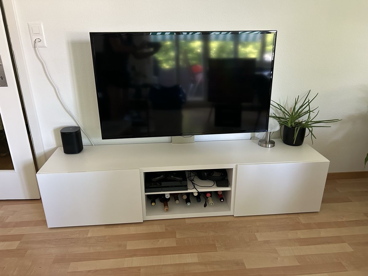 Ikea TV Möbel: Ikea TV Möbel mit integrierter TV Halterung – Gebraucht aus Rüschlikon von ann_8tql