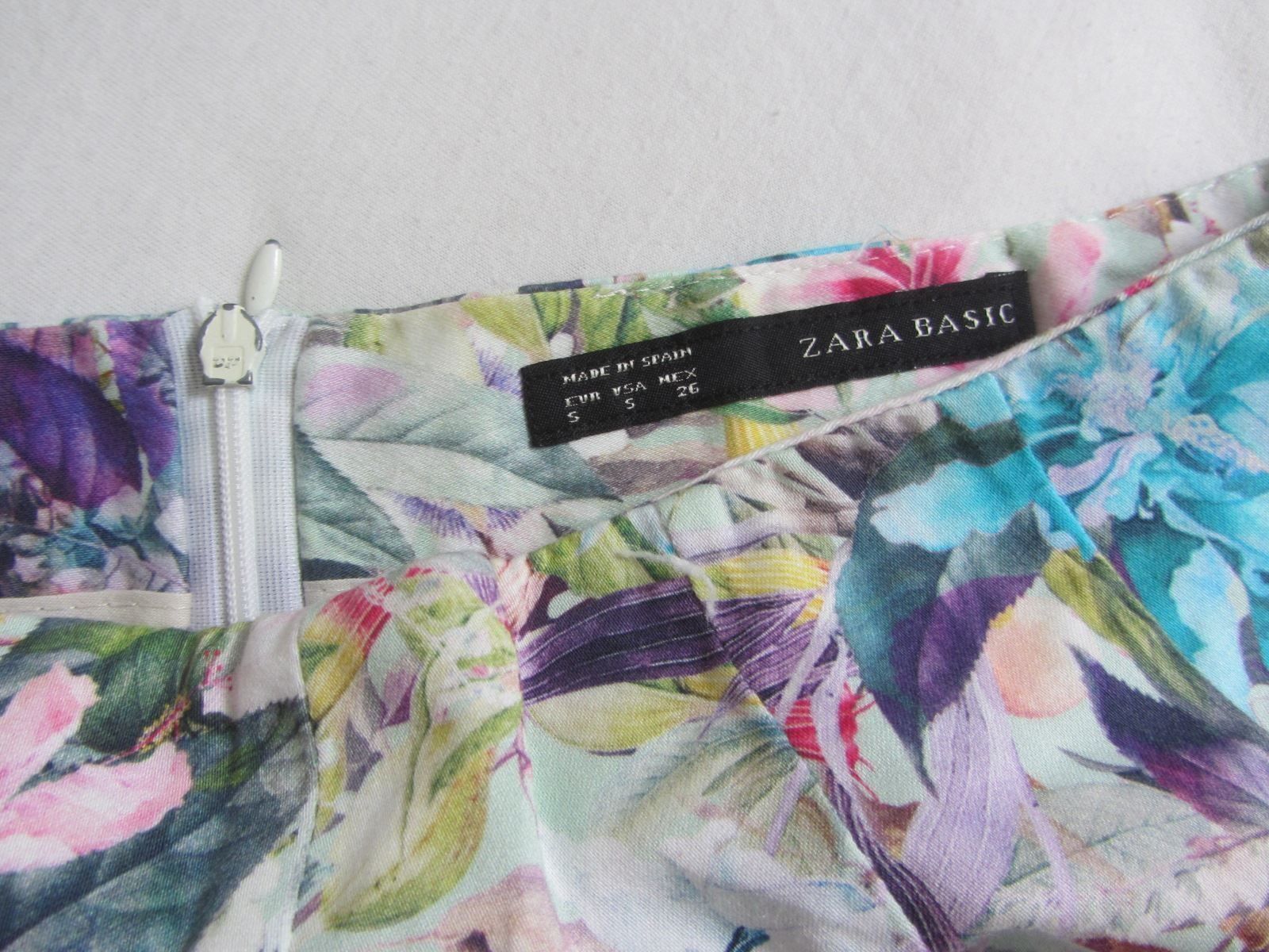 Zara Pantaloni: ZARA - Shorts bunt geblümt S – Usato da Zürich venduto da Diazaio 1