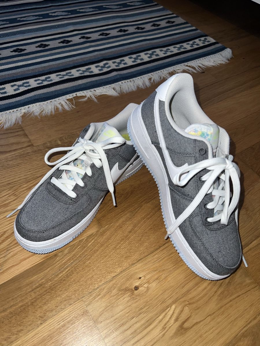 Nike Scarpe da uomo: Nike Air Force 1 - grau / Grösse 38.5 – Nuovo (secondo la descrizione) da Aegerten venduto da pinkpanda_ 1