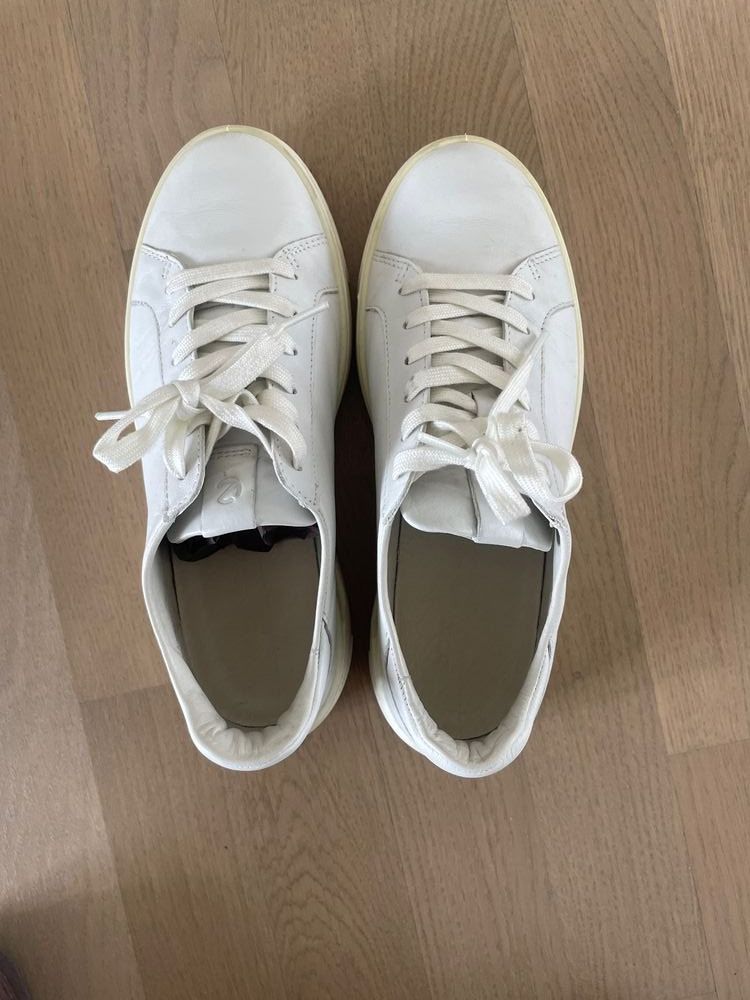 Ecco Scarpe da donna: Ecco Damen weisse Sneakers – Usato da Wettingen venduto da Tigabella 1