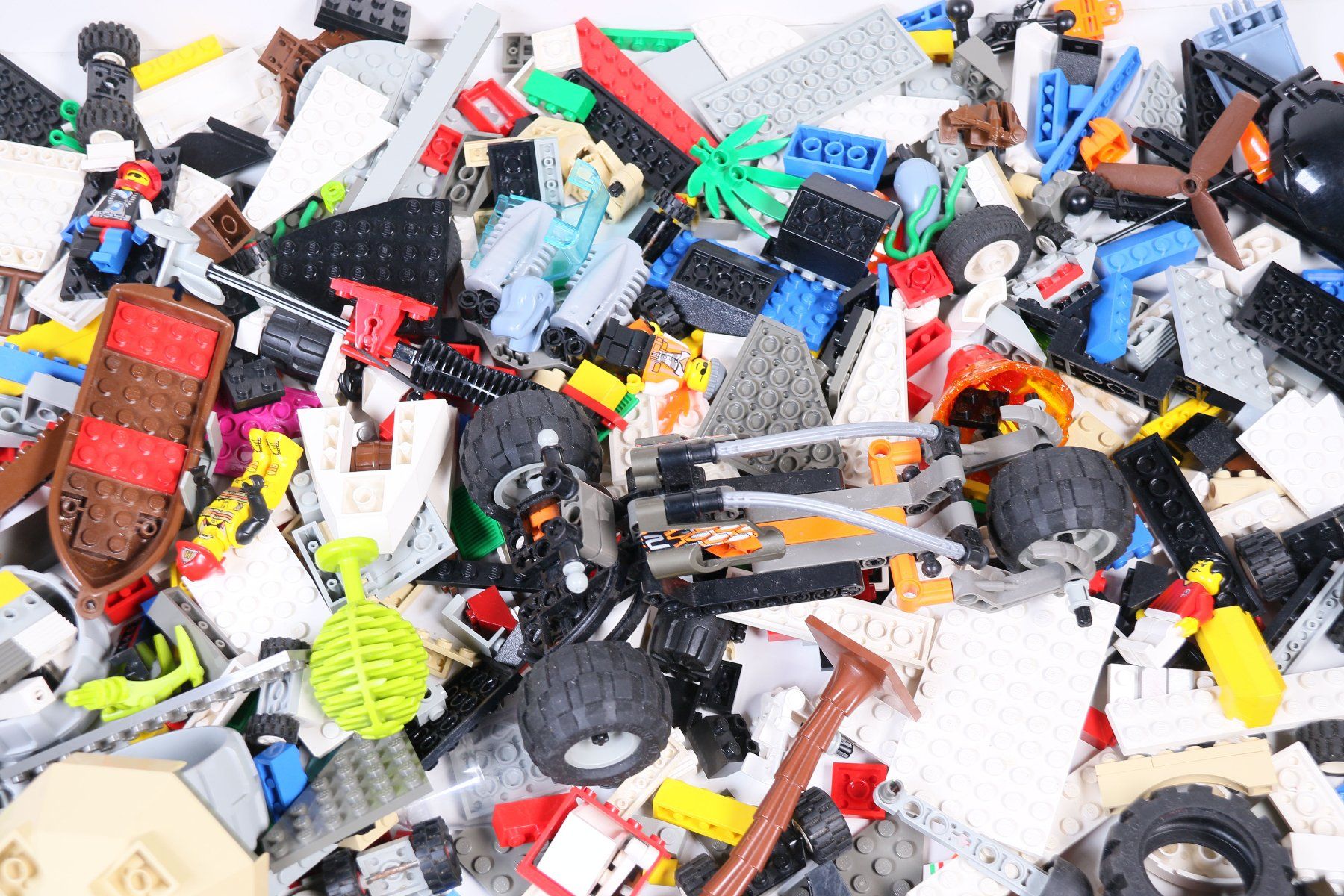 Lego Kit di costruzioni: 1.5 kg. Legoteile mit Minifiguren – Usato da Hettlingen venduto da Scholi99 1