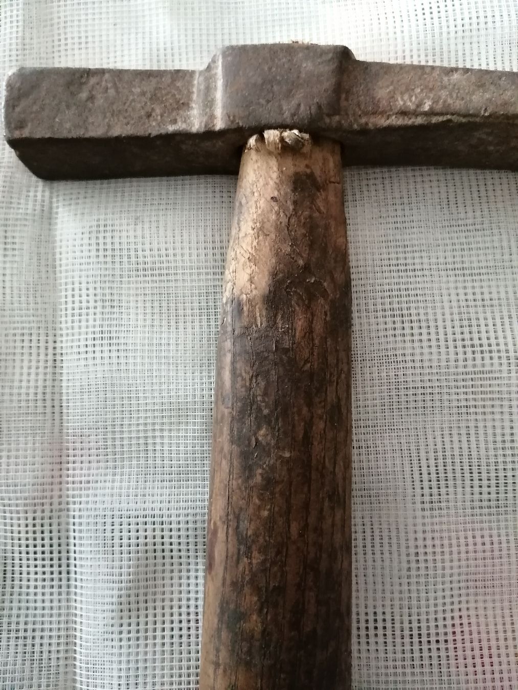 Tutti gli attrezzi: Antiker Steinhammer/Fäustel mit Holzgriff  – Usato da Honau venduto da holunder3 2
