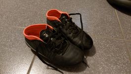 Puma Fußball Outdoorschuhe Größe 30