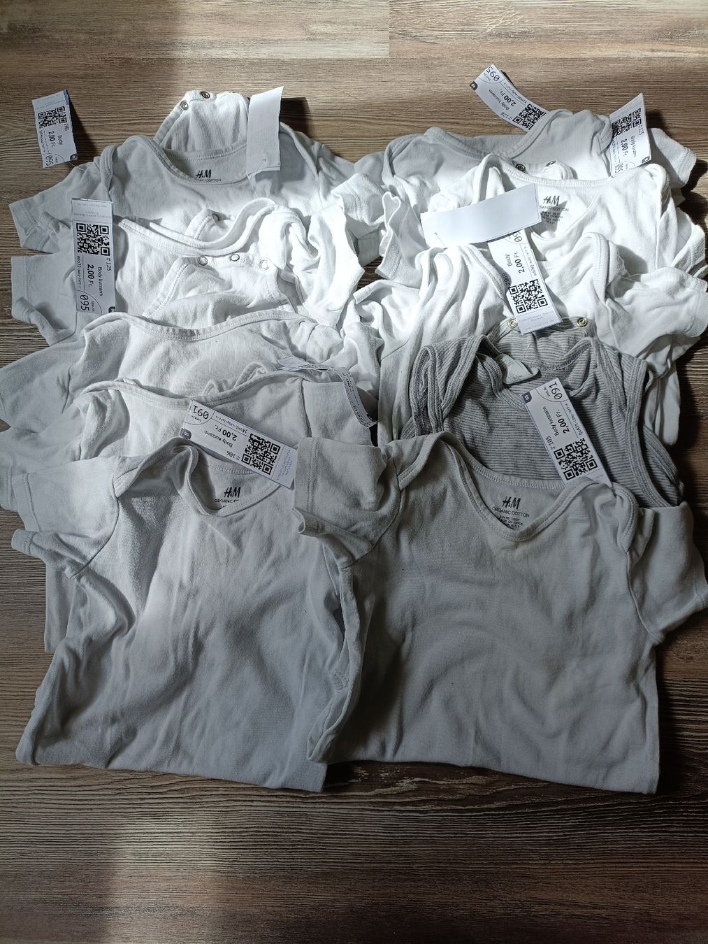 H&M Lotti di vestiti: Bodyset Kurzarm Gr.98 – Usato da Tenniken venduto da Pasci1990