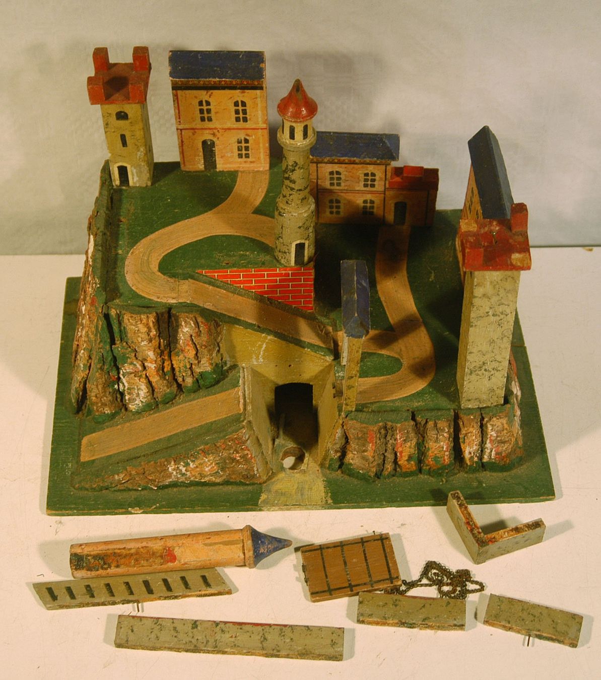 Jouets: Alte Holz-Spielburg – D'occasion à Herisau par Wisen
