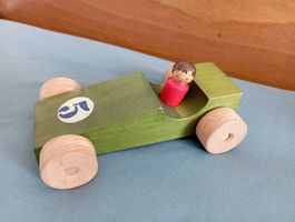 Sportauto aus Holz 15 cm mit Mannli