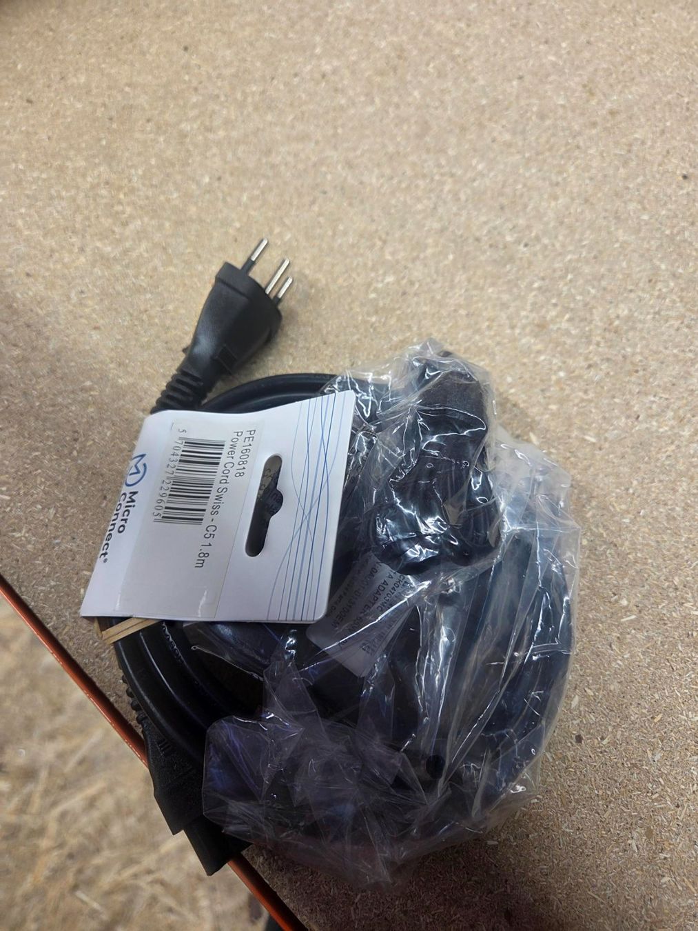 Lecteurs & Adaptateurs: ADAPTER 65W 19V (3PIN) – Neuf avec emballage d'origine à Gossau ZH par OrderflowAG