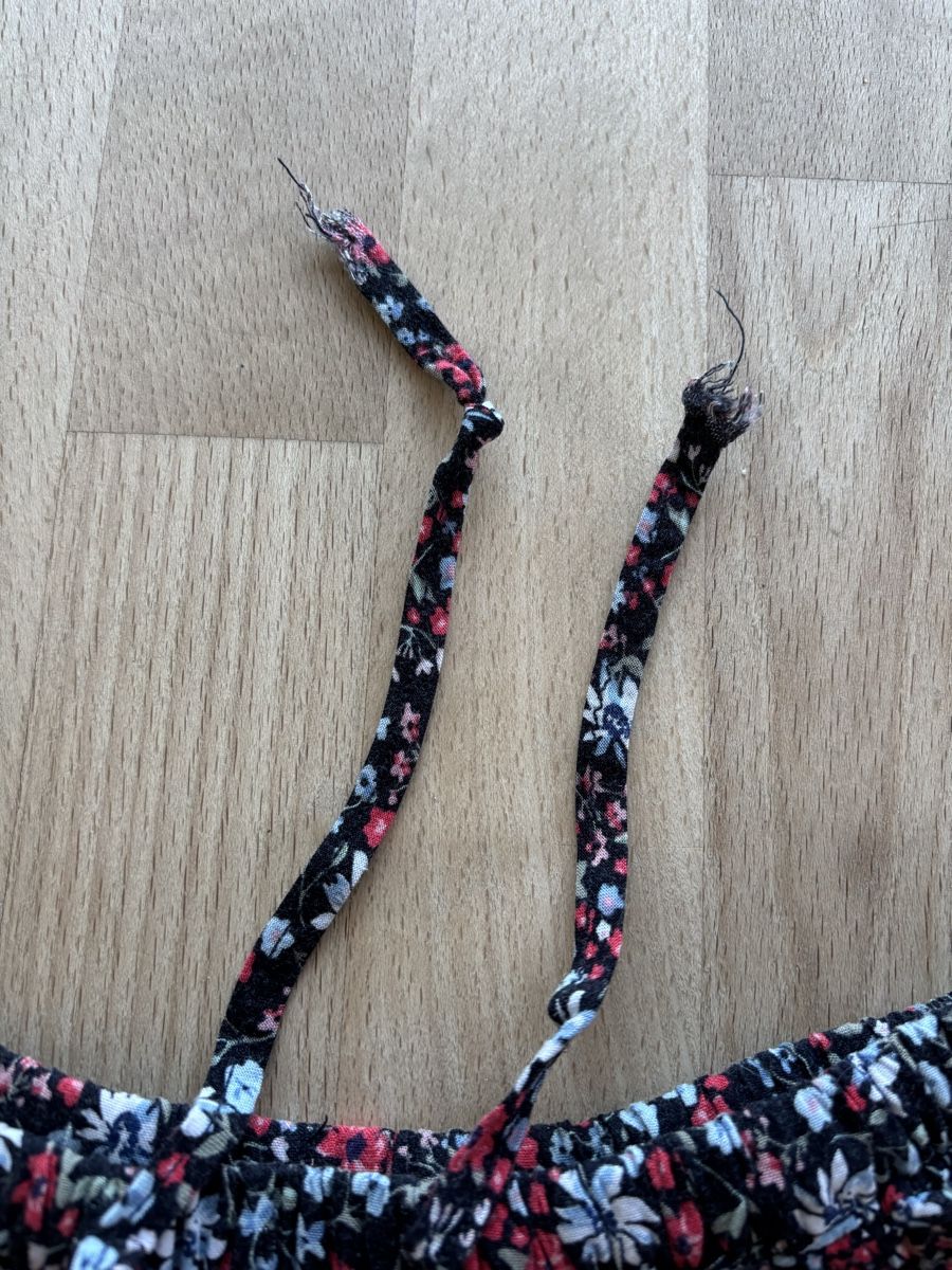 Hosen: kurze Stoffhose mit Blumenmuster – Gebraucht aus Nürensdorf von ali_qyh6 6