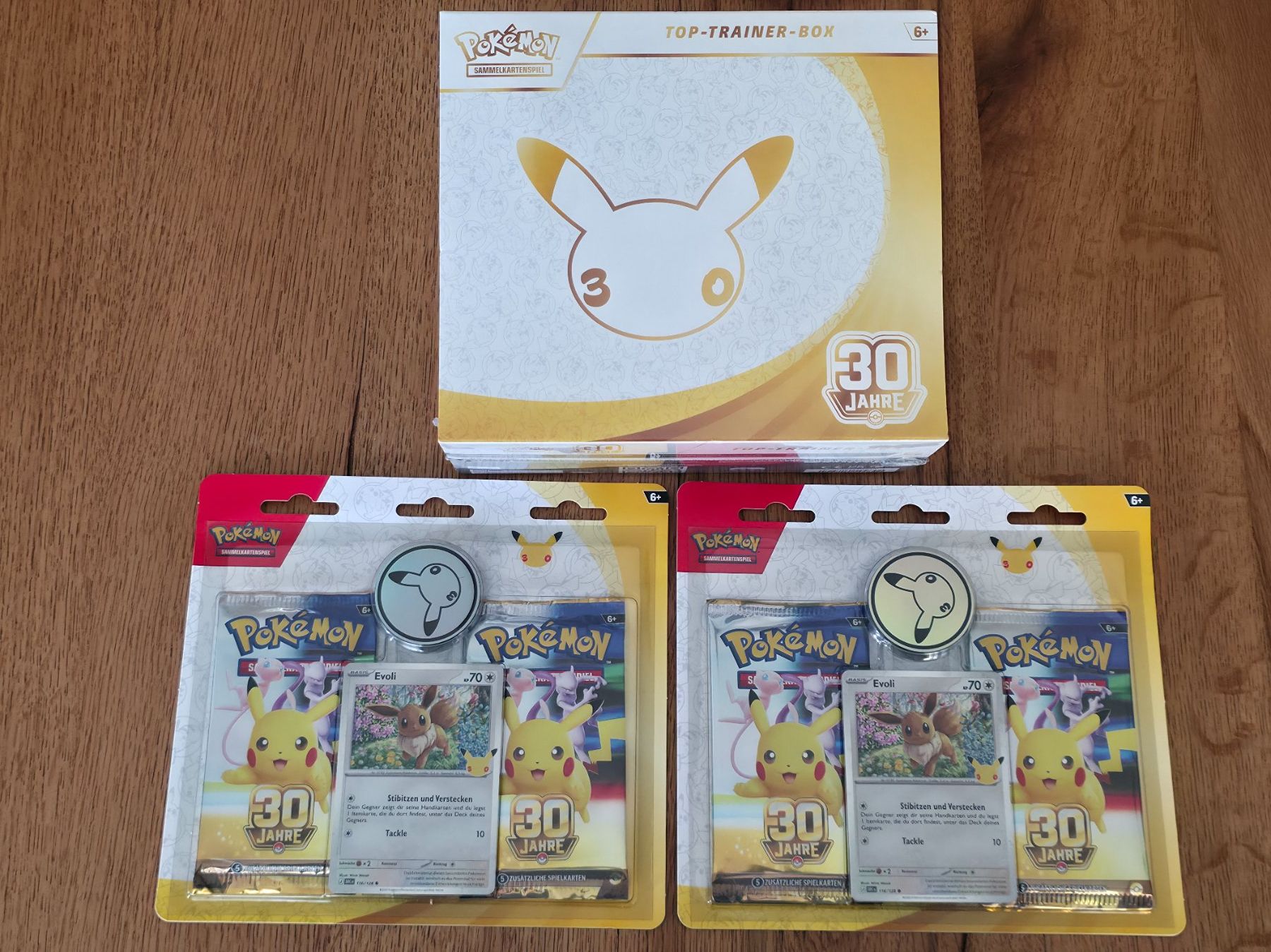 Pokémon Sammelbilder & Trading cards: Pokemon 30 Jahre Bundle – Neu und originalverpackt aus Winterthur von nadineM97