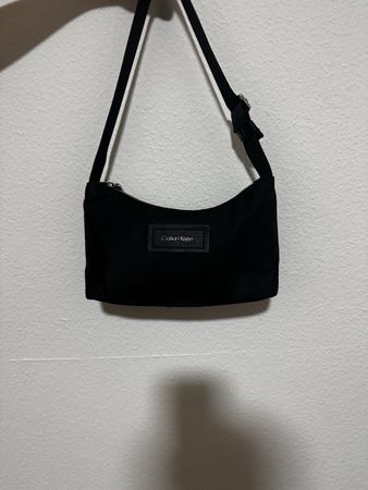 Calvin Klein Baguette Tasche, schwarz, neuwertig!
