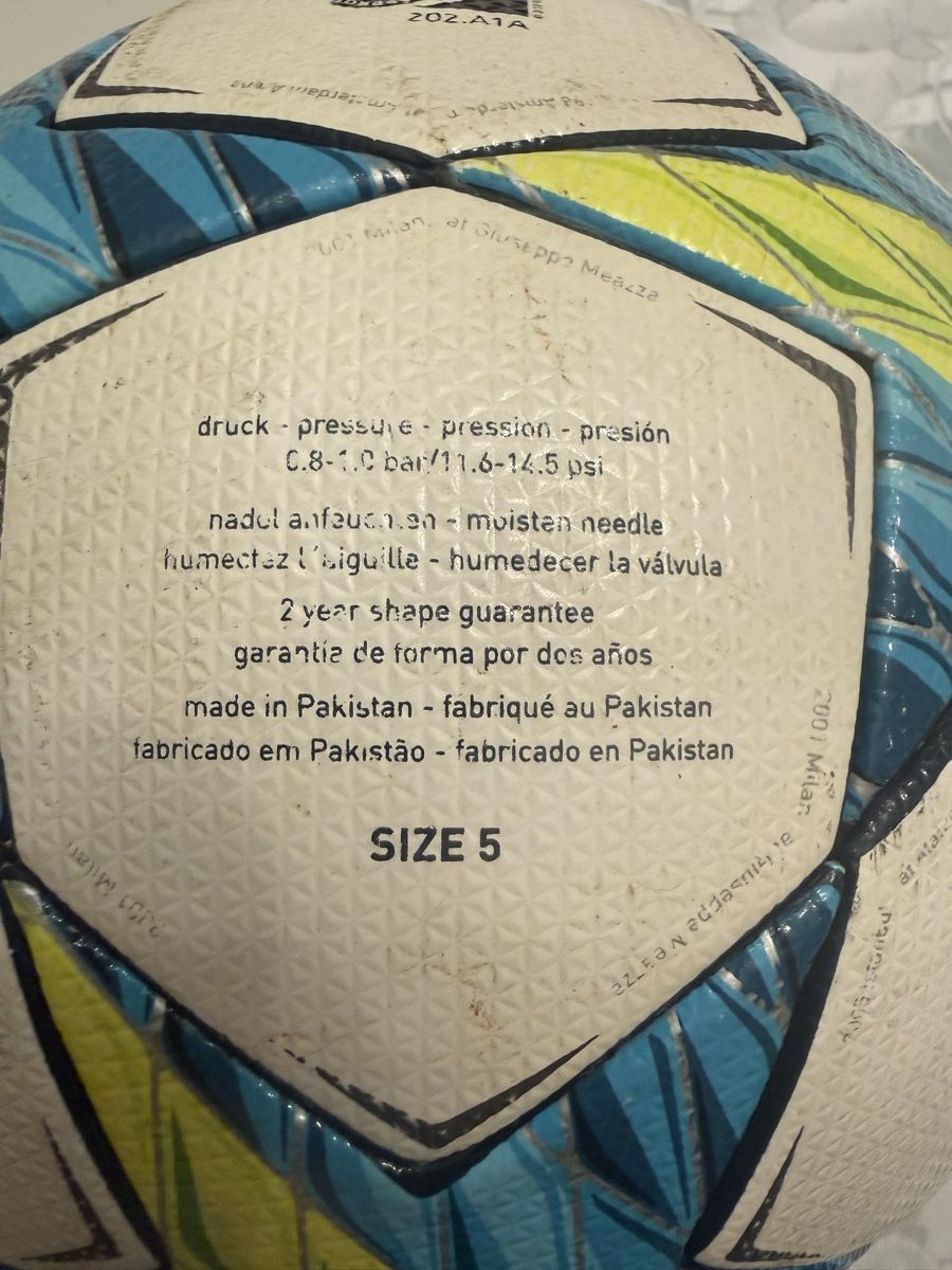 Adidas Ballons: Champions League Final Ball 2012 – D'occasion à eglisau par schmied1992 5