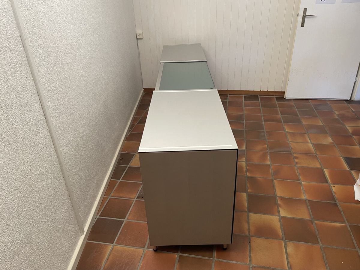 Cassettiere: Sideboard Metall und Glas – Usato da Volketswil venduto da Edwiga01 3