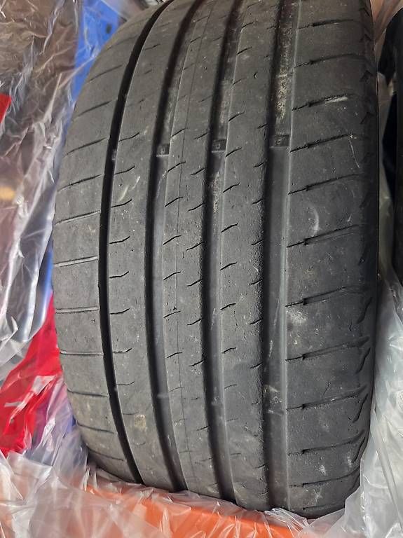 Altro in Scrittura & Disegno: Pneus 245 40 20 Bridgestone – Usato da Orbe venduto da Carmelo85