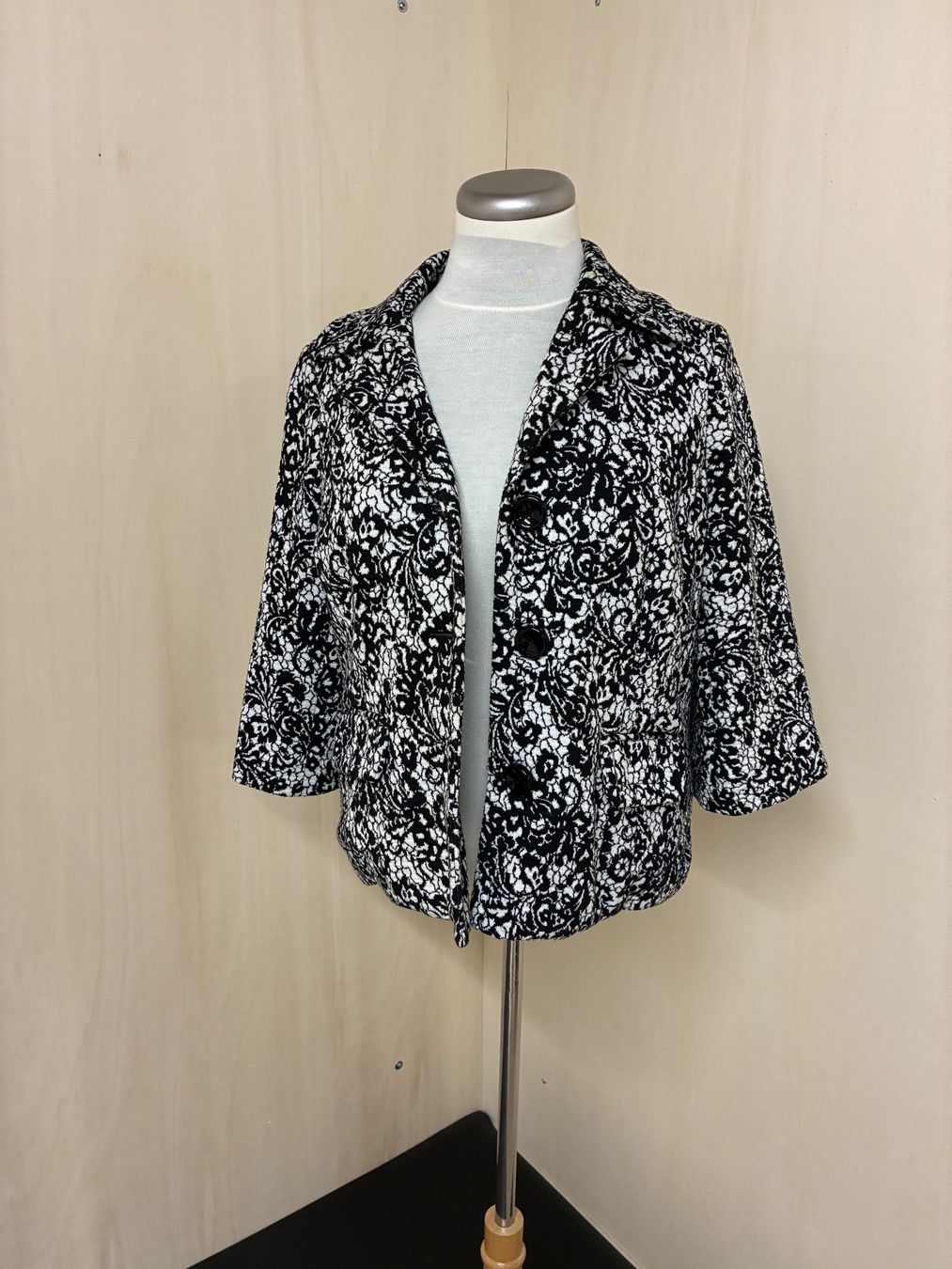 Jacken: Schwarz-Weisser Blazer von She Grösse 40 – Gebraucht aus Zürich von van_5xbk 2