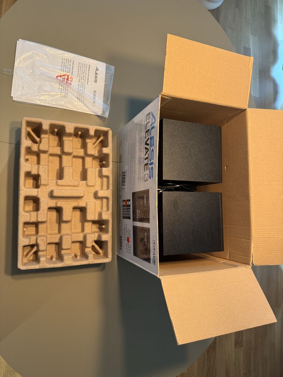 Alesis Casse acustiche: Alesis Elevate 3 aktive Studio-Lautsprecher, CH-Stecker, top – Usato da Kloten venduto da Gerecapelli 3