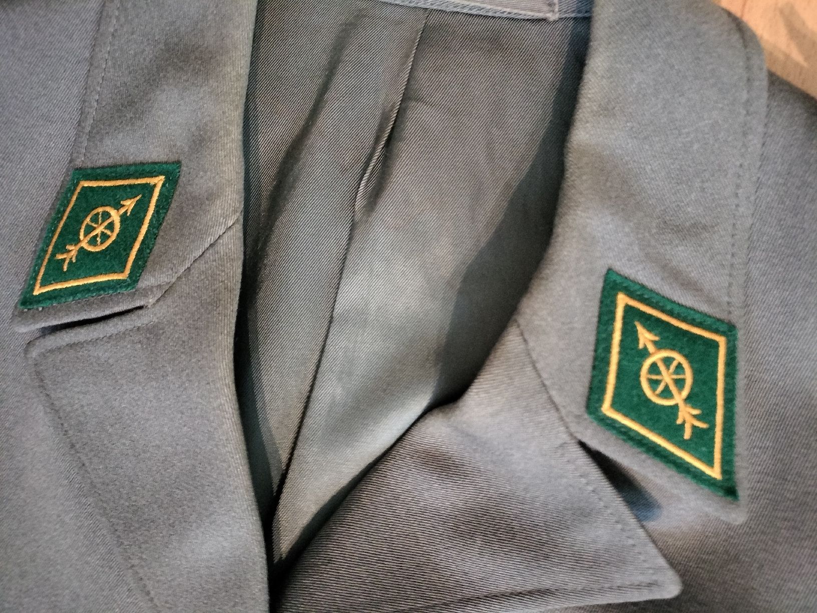 Schweizer Armee Uniformi: Schweizer Armee Militär Uniform – Usato da Schwanden Sigrisw venduto da Wibe81 1