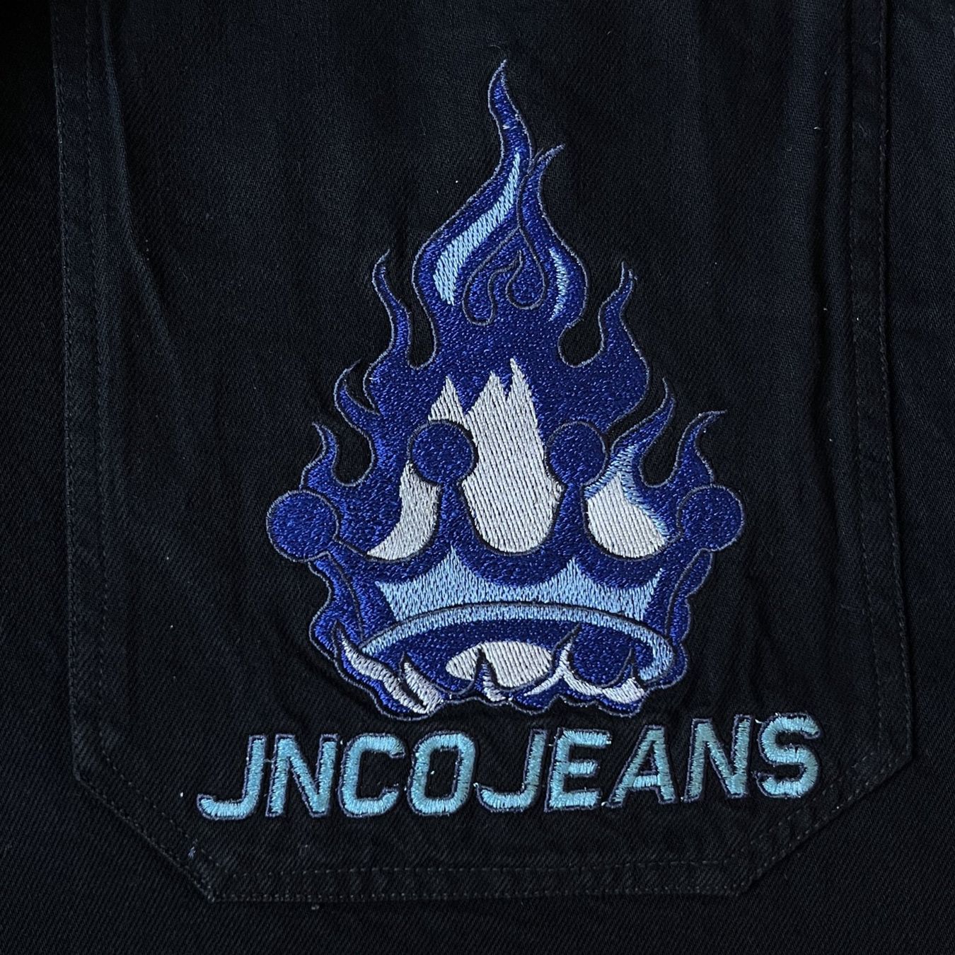 Pantaloni: JNCO Blue Flame Jorts (32US) – Nuovo (secondo la descrizione) da Chamoson venduto da Sapoloshop 1