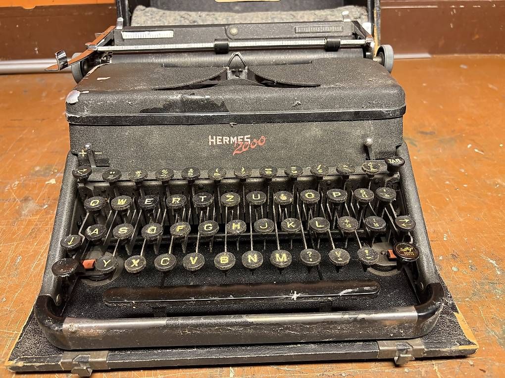 Machines à écrire: Hermes 2000 – D'occasion à Brugg AG par nuv_srm8