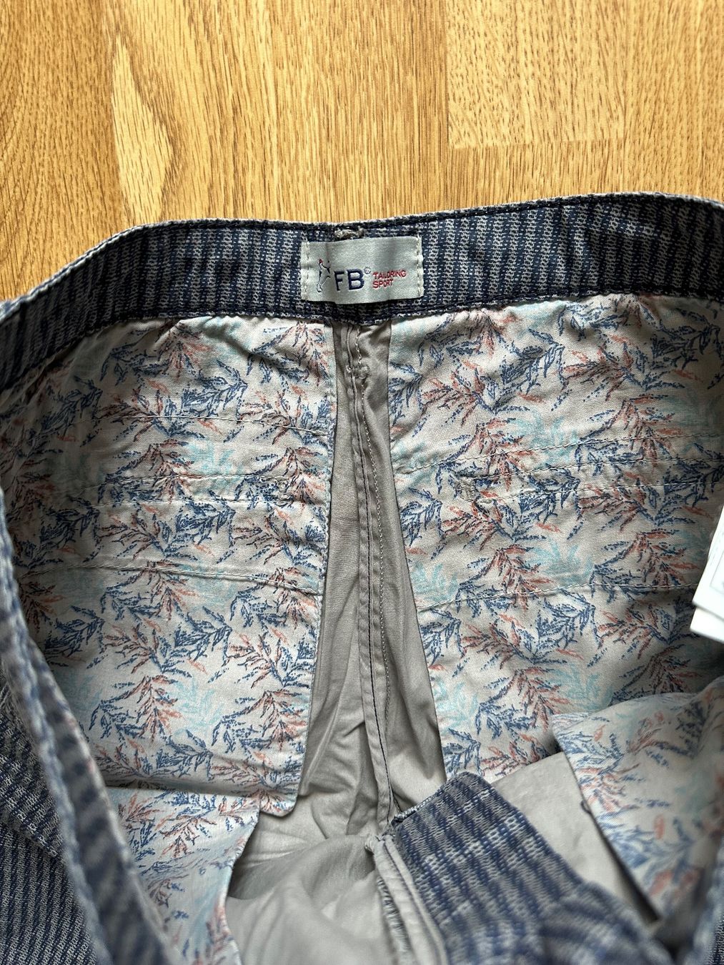 Pantaloni: Kurze Hosen / Shorts – Usato da Ennenda venduto da schueppi 2