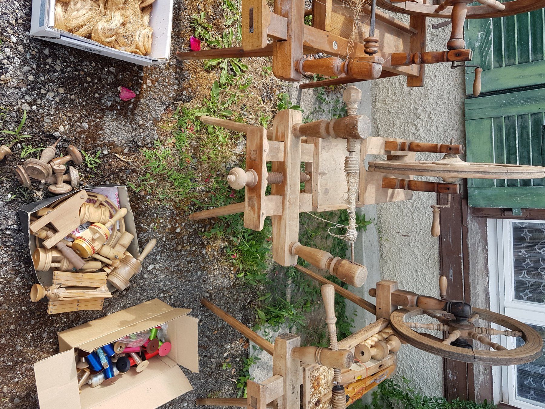 Spinnräder: Alte antike Spinnräder – Gebraucht aus Tobel von  2