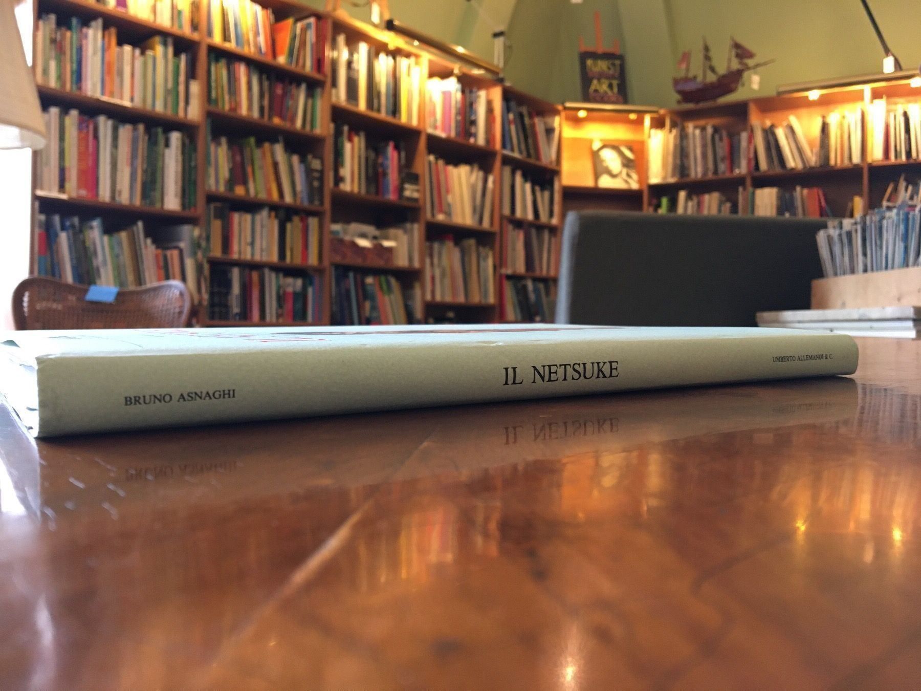 Libri: Buch: Netsuke, kleine Figuren aus Japan – Usato da Zürich venduto da ZuercherBrockenhaus 2