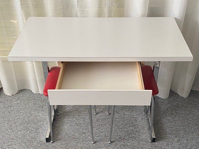 Set de table et chaises: Küchentisch mit 2 Hocker – D'occasion à Pfaffhausen par stepober 2
