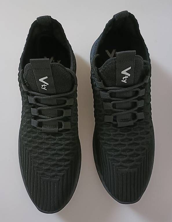 Scarpe da uomo: Schuhe Herren / Sneaker / Freizeitschuh VTY / Grösse 44 – Usato da Seedorf UR venduto da Chiefaid