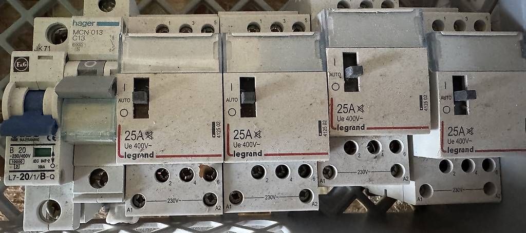 Alimentazione elettrica: Matériel électrique divers – Usato da Lentigny venduto da EcuProd1 1